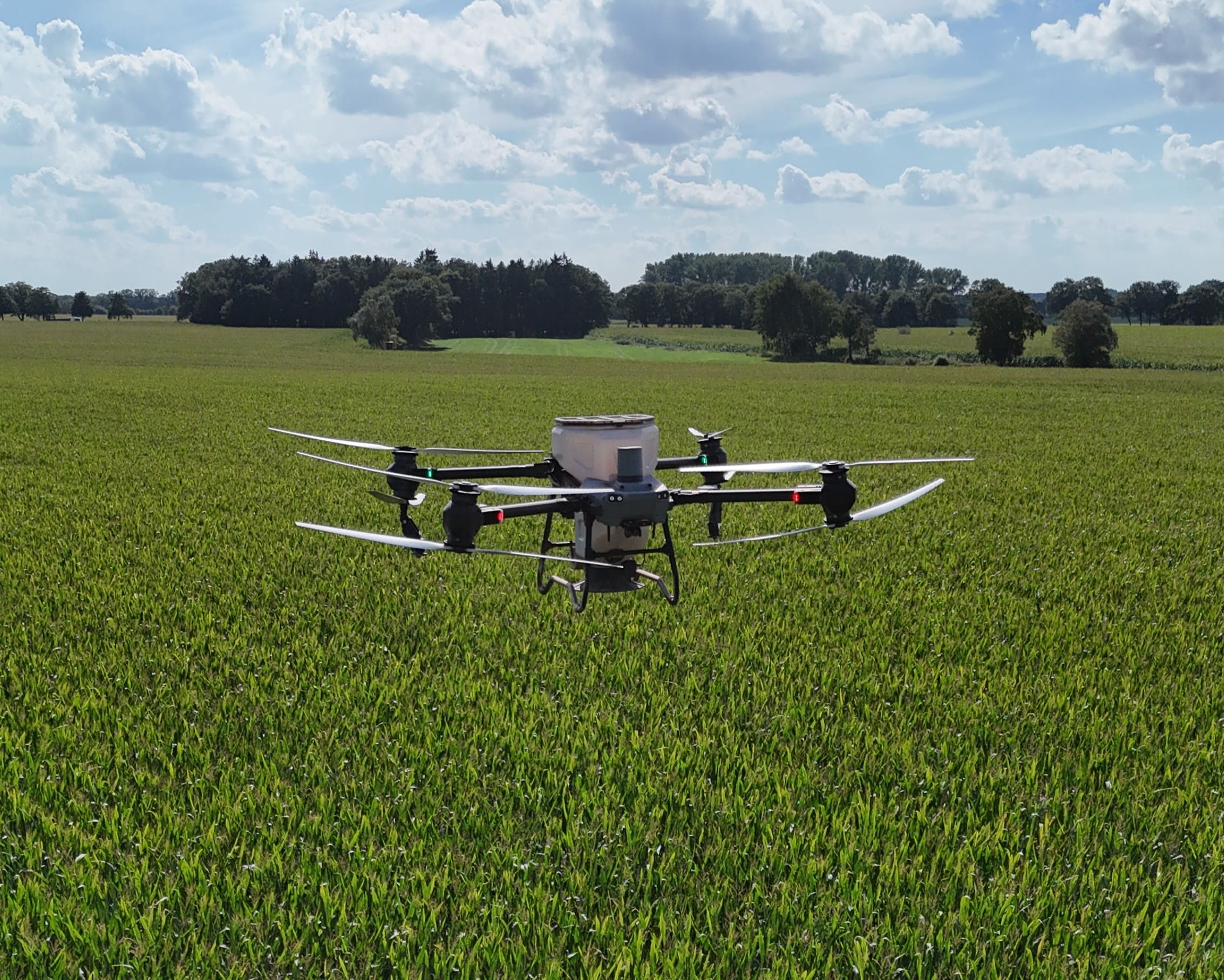 Untersaaten im Mais - Ausbringung von Untersaaten im Maisbestand in jedem Wachstumsstadium ohne Pflanzenverluste.