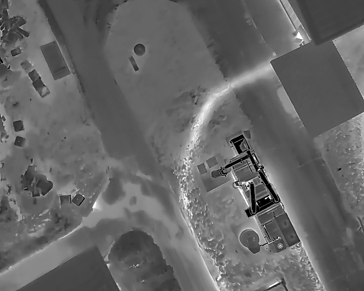 Ortung von Wärmeverlusten und Leckagen in Nah- und Fernwärmenetzen durch präzise Wärmebildaufnahmen aus der Luft.